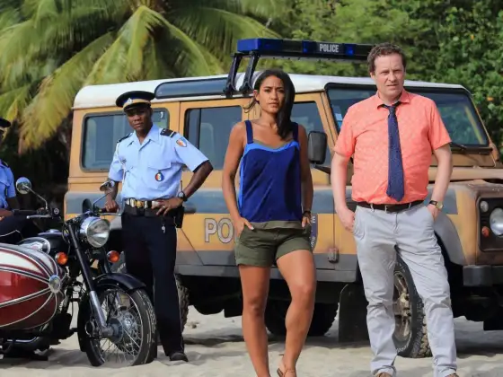 Death in Paradise streamen - So siehst du alle Staffeln legal